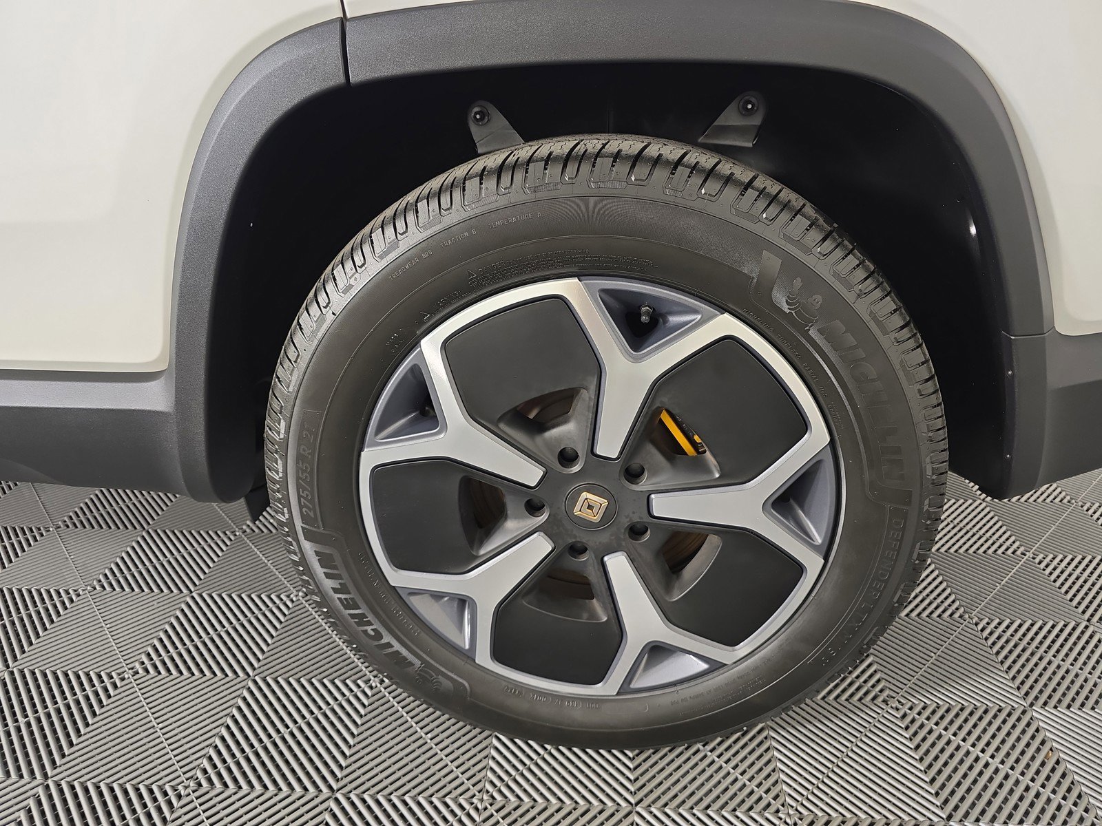 Used 2024 Rivian R1S Adventure image 10