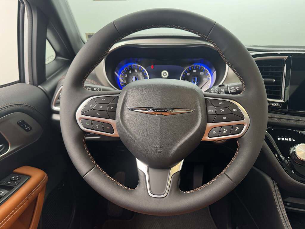 New 2026 Chrysler Pacifica Pinnacle image 24