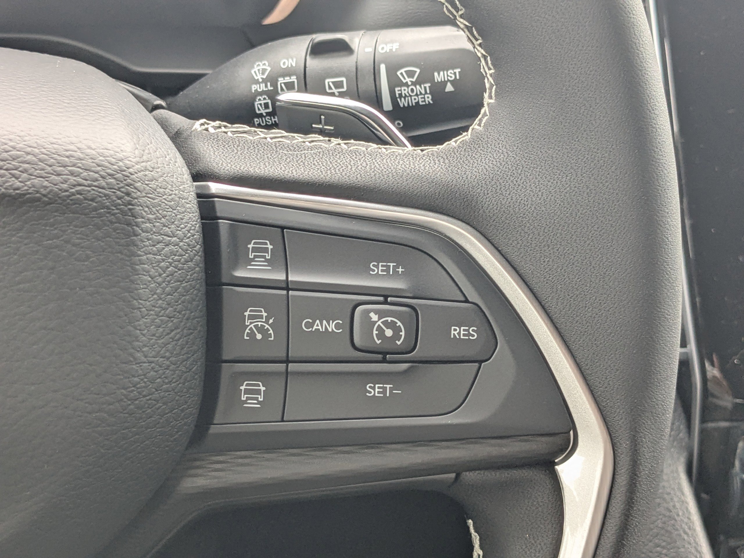 New 2026 Jeep Grand Cherokee Altitude 4x2 image 25