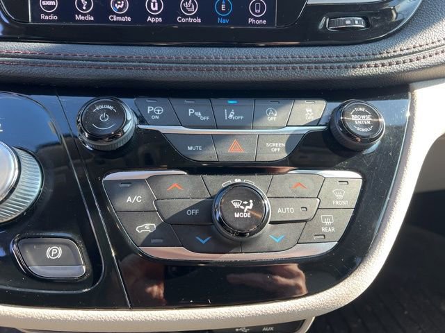 Used 2019 Chrysler Pacifica Limited w/ Tire & Wheel Group image 22