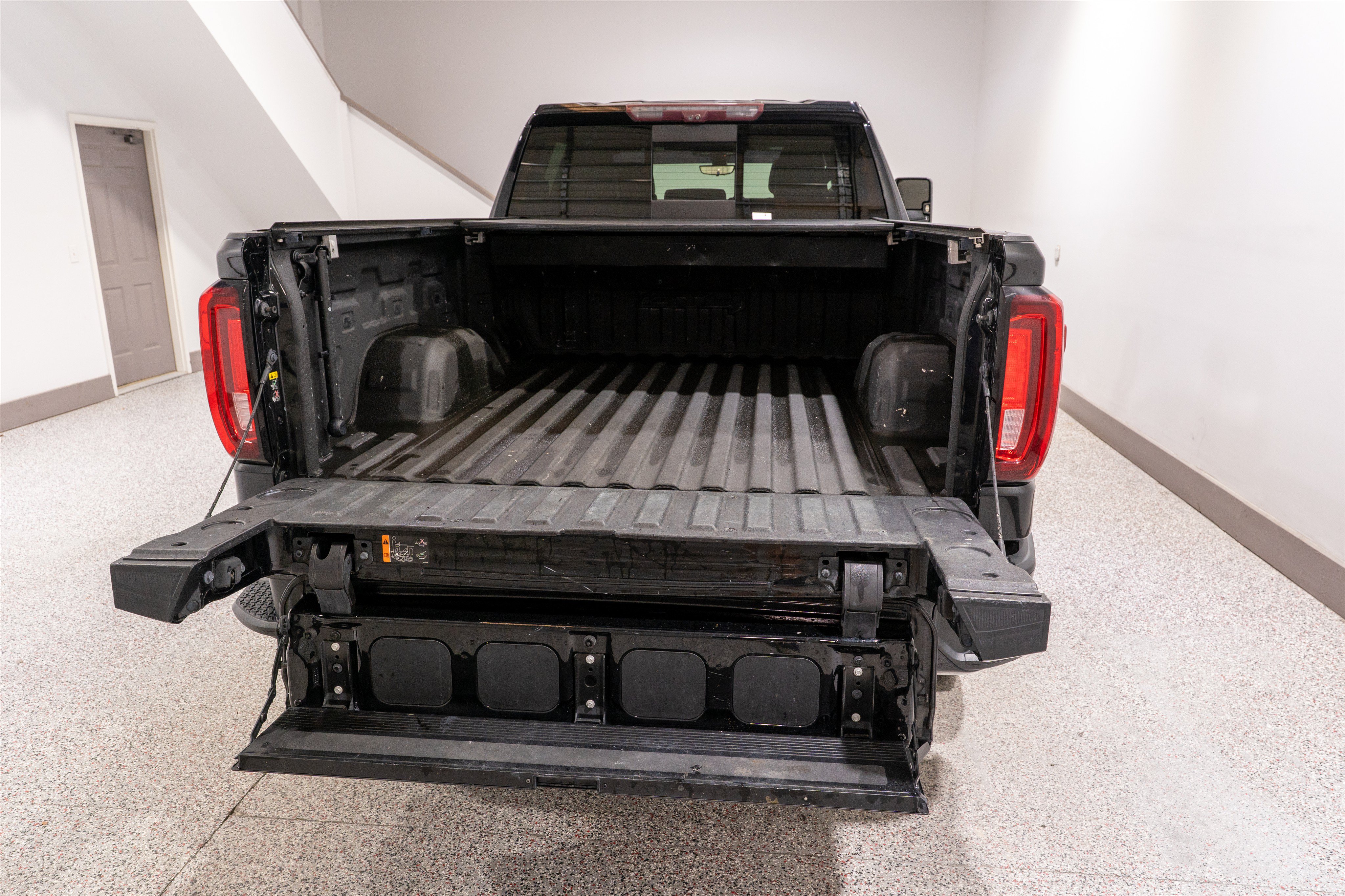 Used 2021 GMC Sierra 1500 AT4 w/ Technology Package AWD/4WD image 12