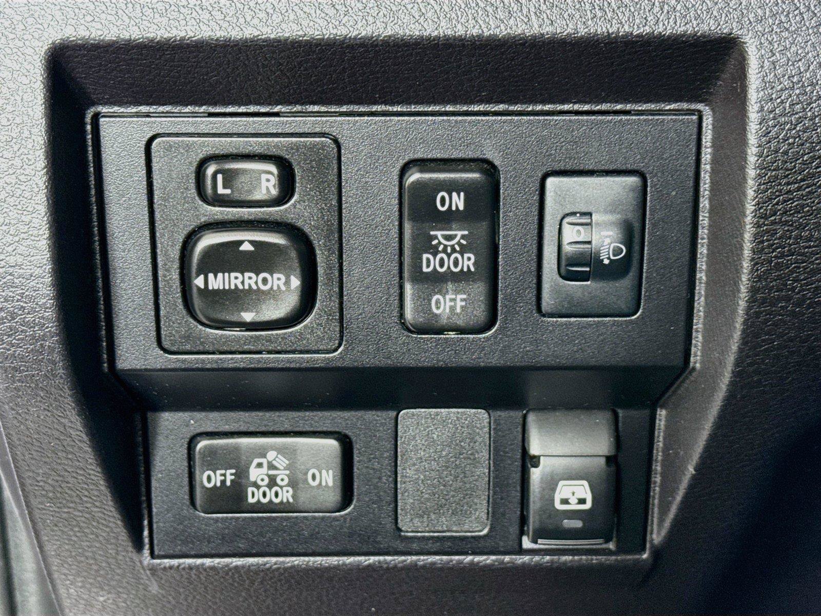 Used 2016 Toyota Tundra SR5 w/ SR5 Upgrade Package AWD/4WD image 13