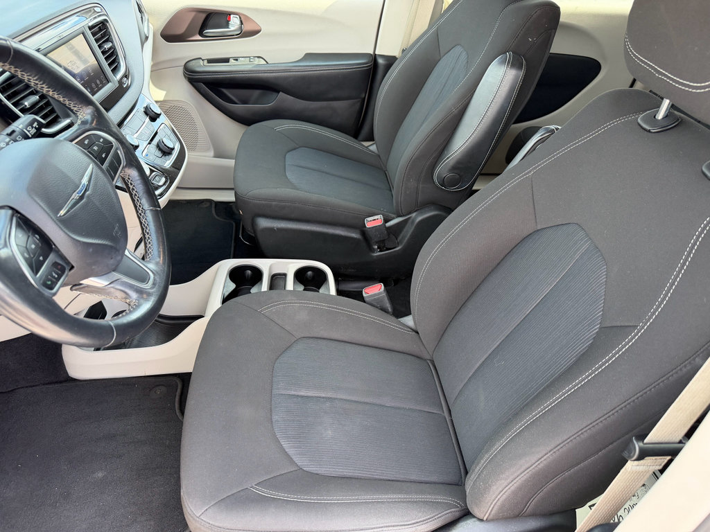 Used 2021 Chrysler Voyager LX w/ Cold Weather Group FWD image 15
