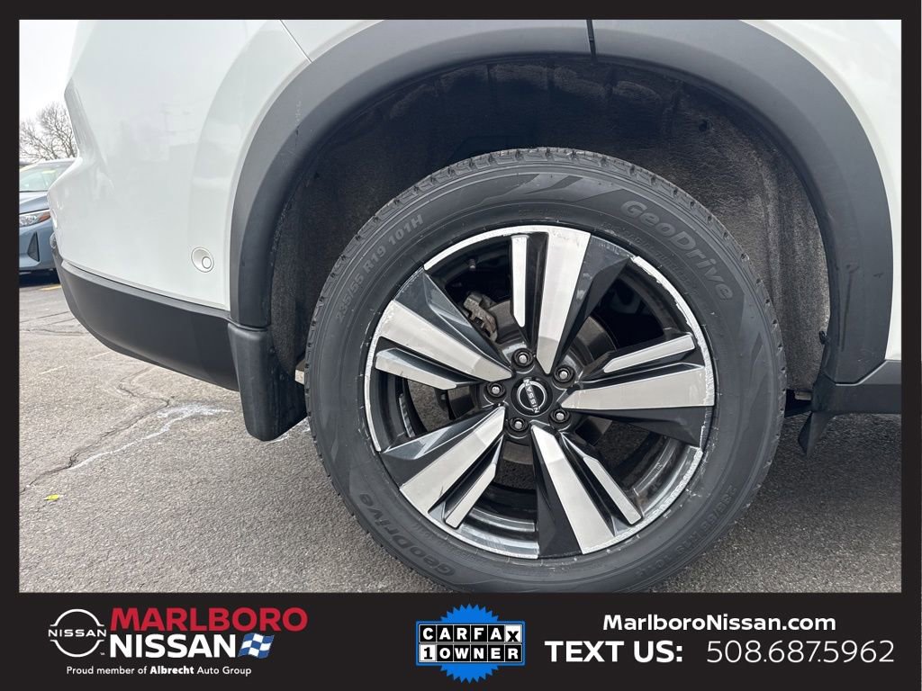 Certified 2025 Nissan Rogue SL w/ Tech Package image 9