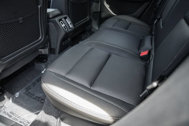New 2026 Volvo XC40 B5 Plus w/ Protection Package Premier AWD/4WD image 34