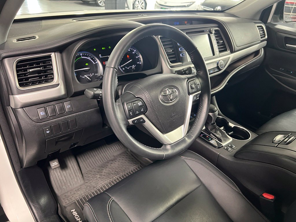 Certified 2017 Toyota Highlander XLE AWD/4WD image 14