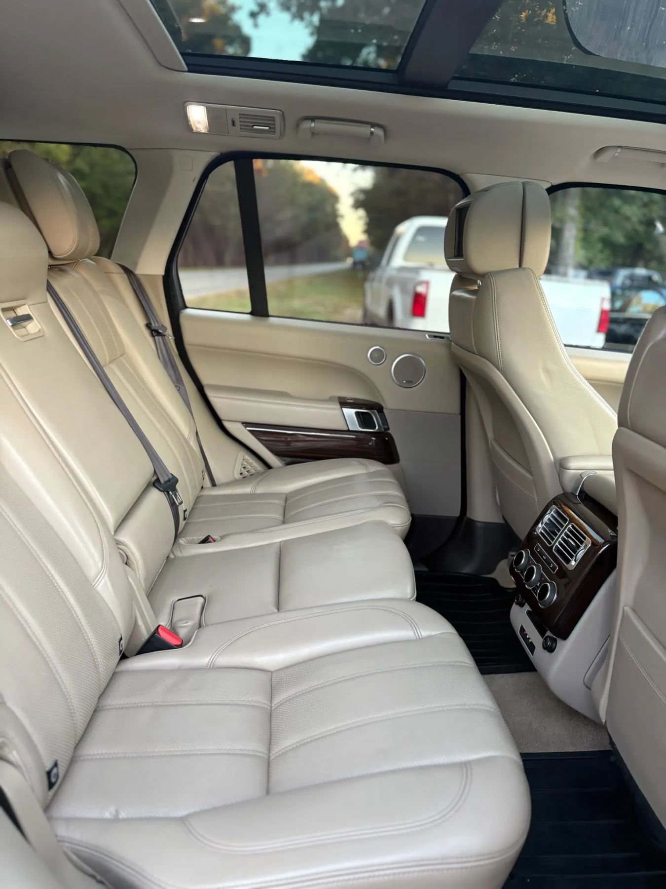 Used 2015 Land Rover Range Rover Supercharged AWD/4WD image 39
