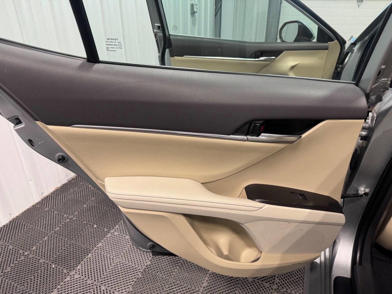 Used 2022 Toyota Camry XLE image 11