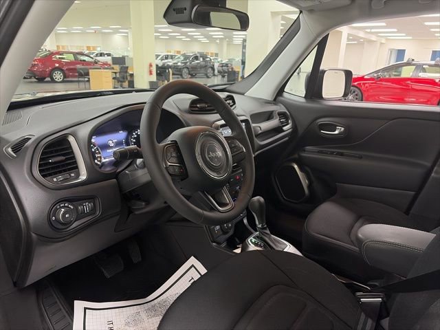 Used 2022 Jeep Renegade Latitude AWD/4WD image 13