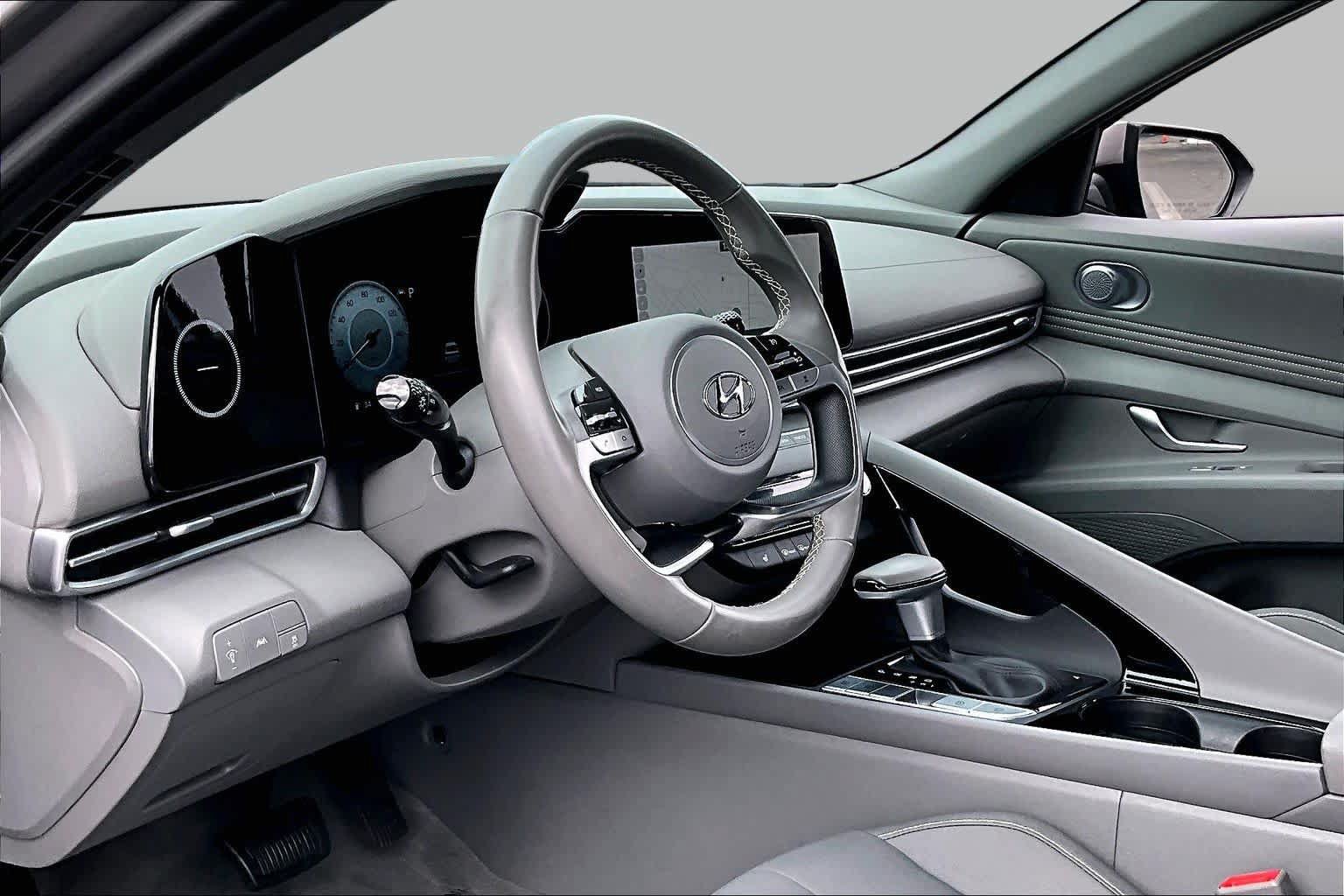 Used 2023 Hyundai Elantra SEL w/ Convenience Package FWD image 17
