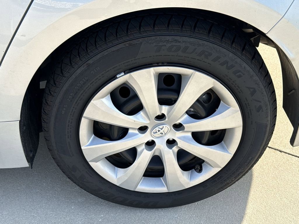 Used 2022 Toyota Corolla LE FWD image 31