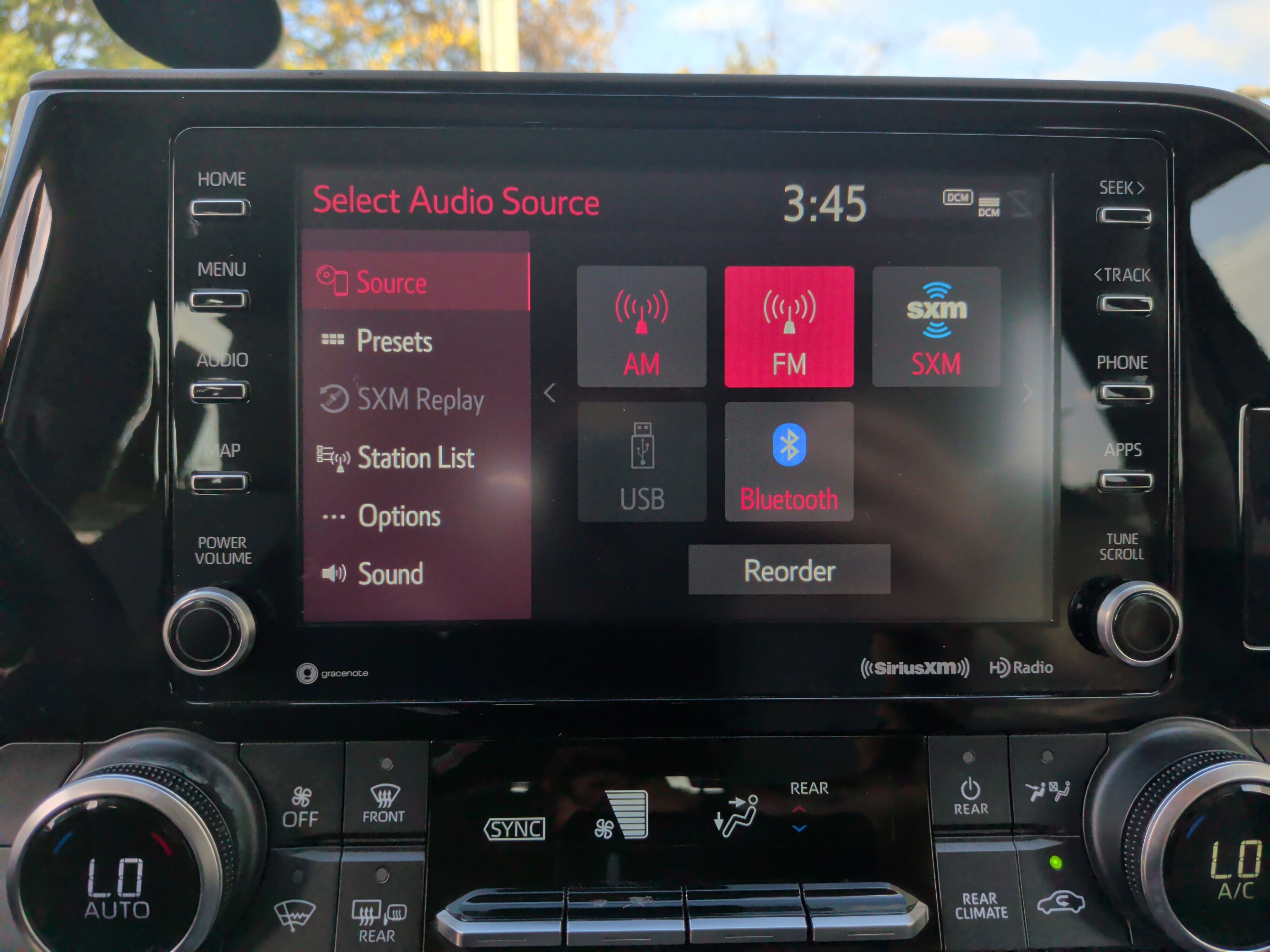 Used 2021 Toyota Highlander LE image 23