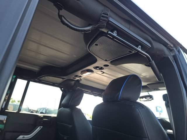 Used 2016 Jeep Wrangler Unlimited Sahara w/ Dual Top Group AWD/4WD image 35