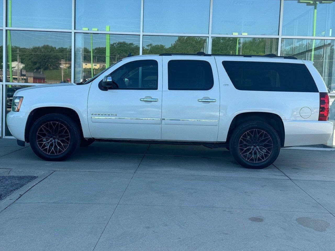 Used 2013 Chevrolet Suburban LTZ AWD/4WD image 7