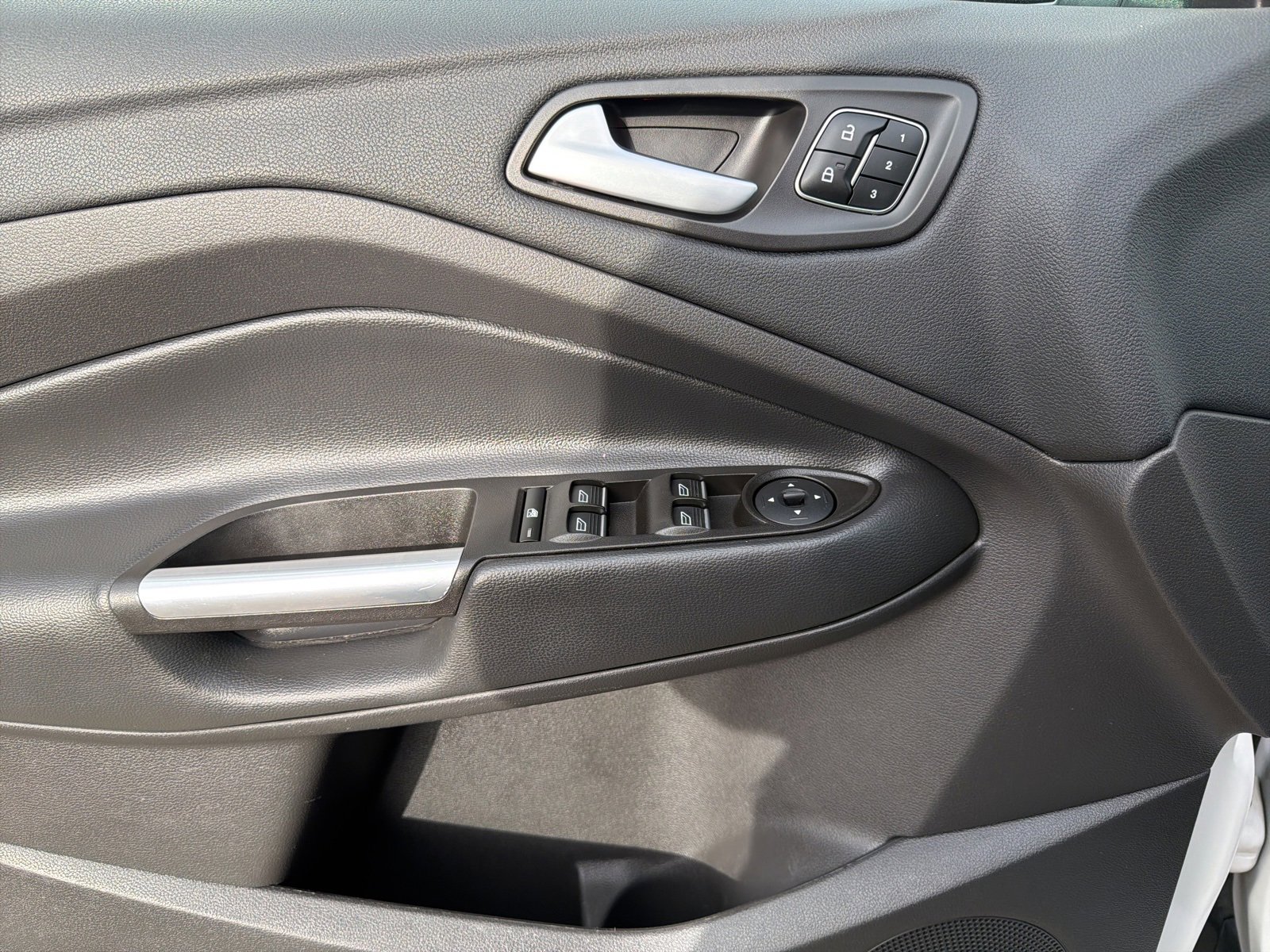 Used 2017 Ford Escape Titanium image 18