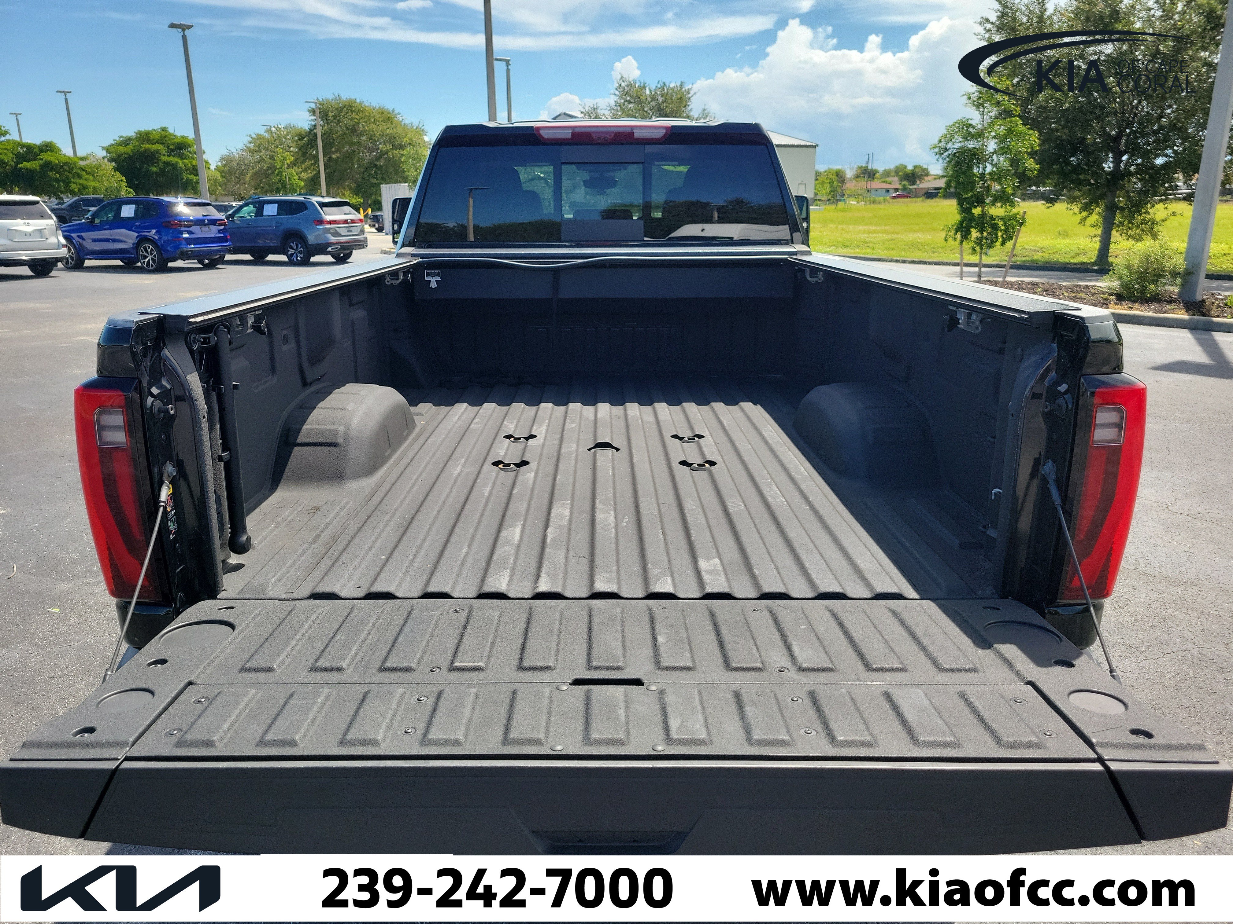 Used 2024 GMC Sierra 3500 Denali Ultimate AWD/4WD image 11