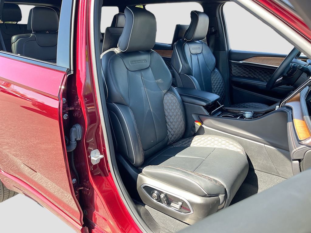 Used 2025 Jeep Grand Cherokee L Summit image 31