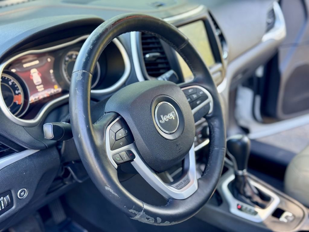 Used 2015 Jeep Cherokee Limited w/ Luxury Group FWD image 15