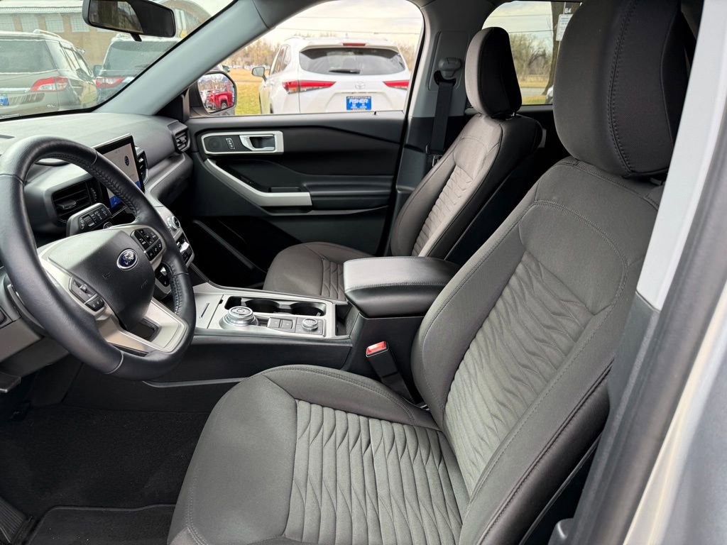 Used 2020 Ford Explorer XLT w/ Comfort Package AWD/4WD image 11