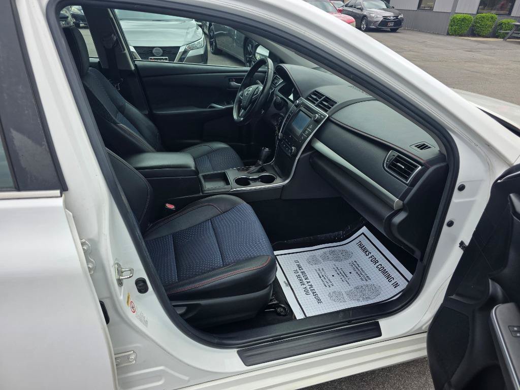 Used 2015 Toyota Camry SE FWD image 9