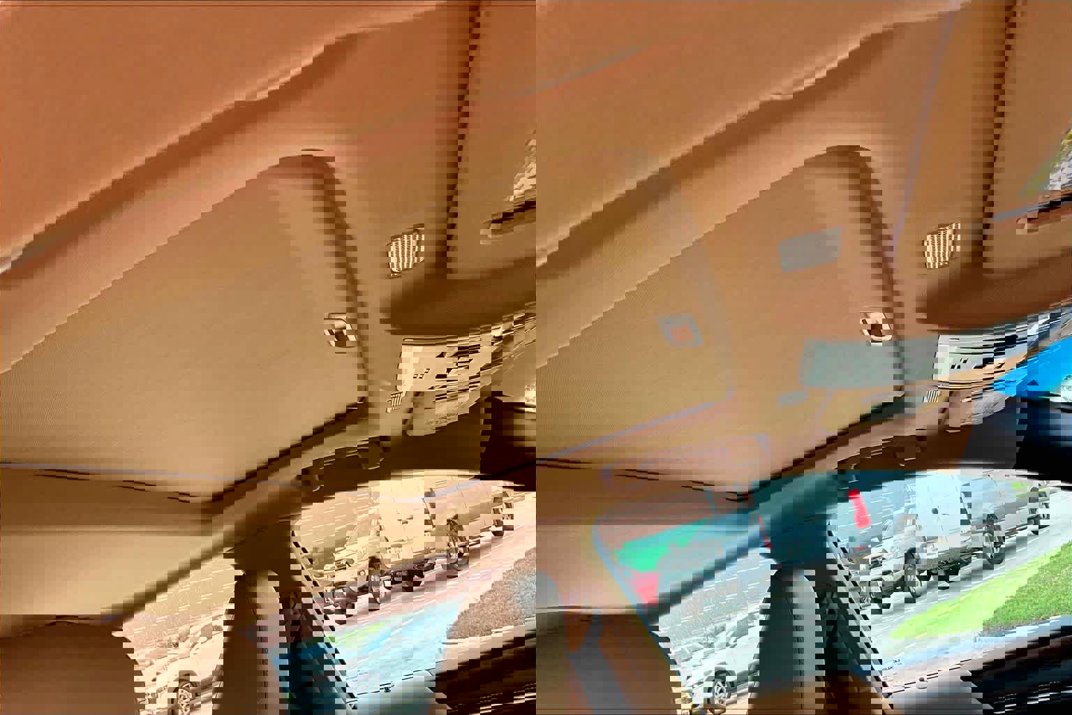 Used 2025 Lexus ES 300h w/ Premium Package image 14