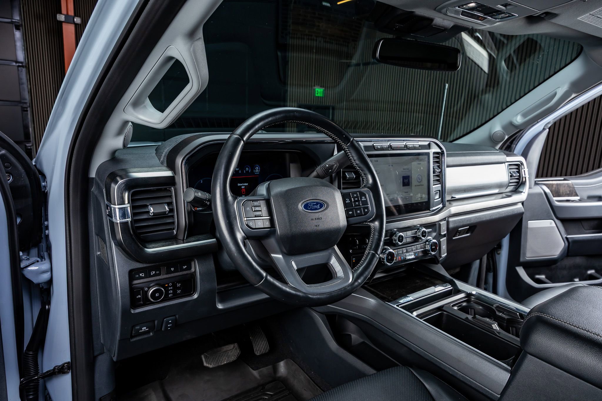Used 2024 Ford F350 Lariat w/ Sport Appearance Package image 17