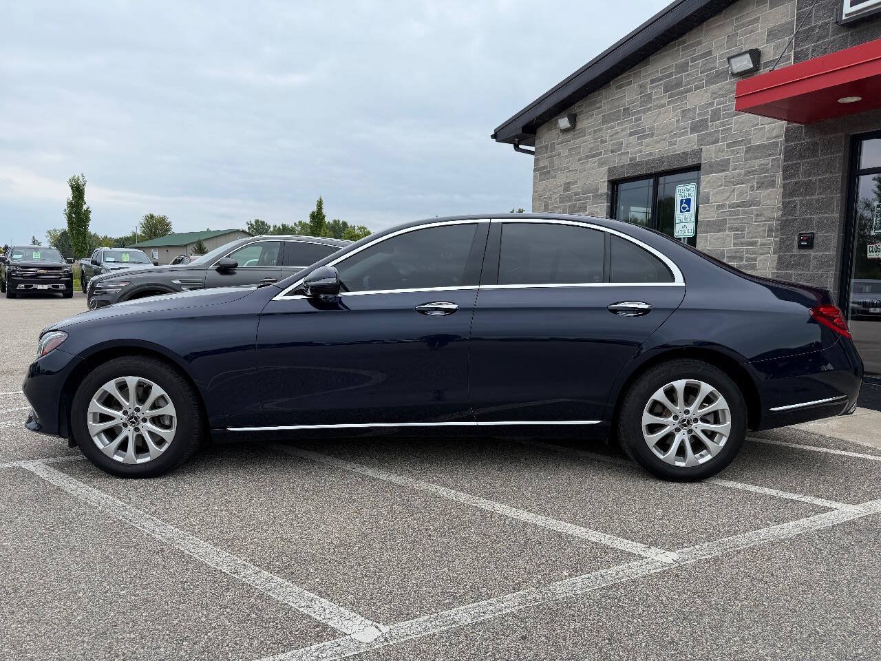 Used 2019 Mercedes-Benz E 300 4MATIC image 7