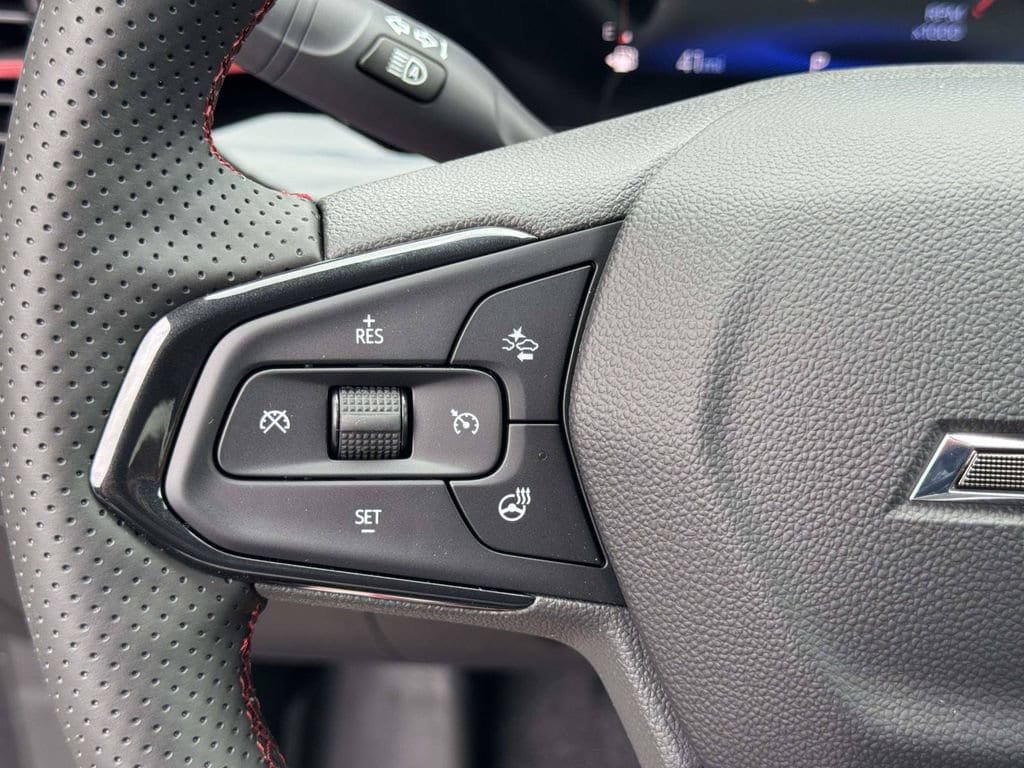 New 2026 Chevrolet Trax RS w/ Sunroof Package FWD image 11