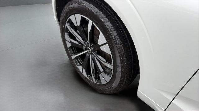 Certified 2026 Volvo XC60 B5 Plus AWD/4WD image 20
