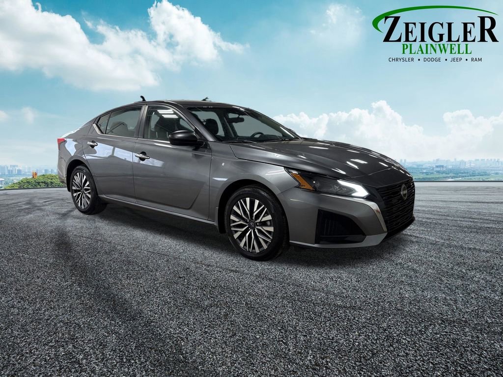 Used 2024 Nissan Altima 2.5 SV image 13