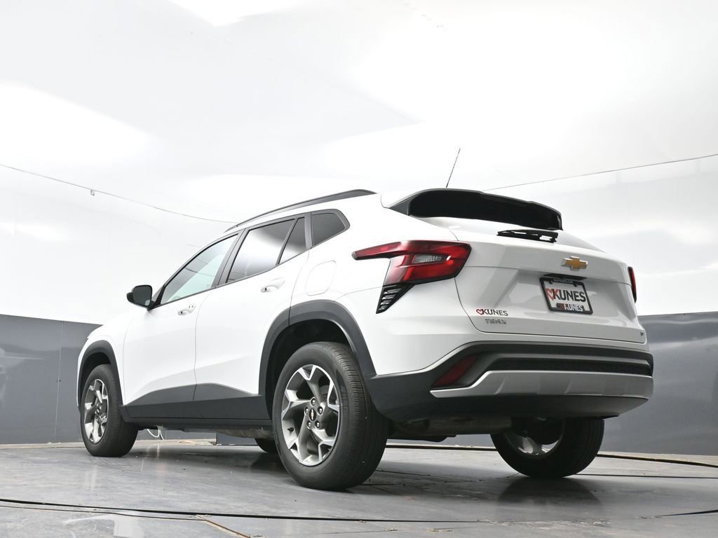 Used 2025 Chevrolet Trax LT FWD image 56
