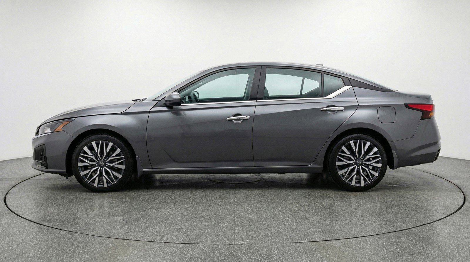 Used 2025 Nissan Altima 2.5 SV FWD image 5