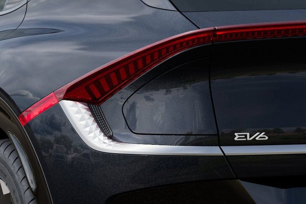 New 2026 Kia EV6 Wind RWD image 13