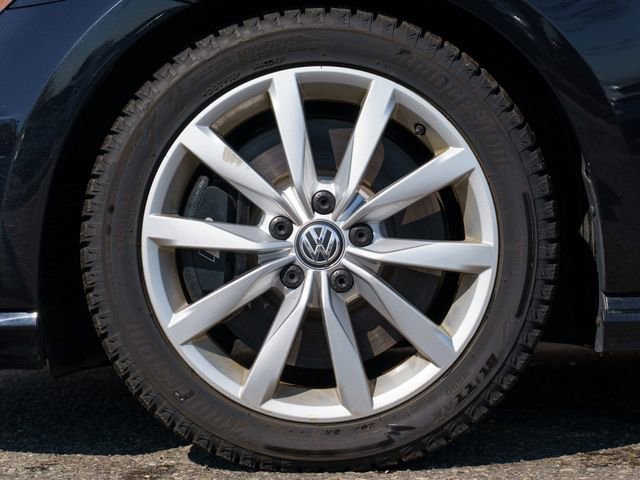 Used 2017 Volkswagen Golf R 4-Door AWD/4WD image 12
