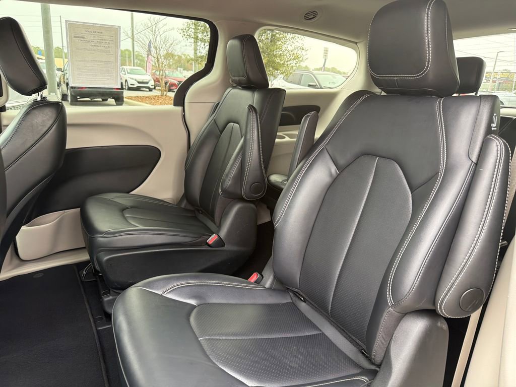 Used 2024 Chrysler Pacifica Select image 46