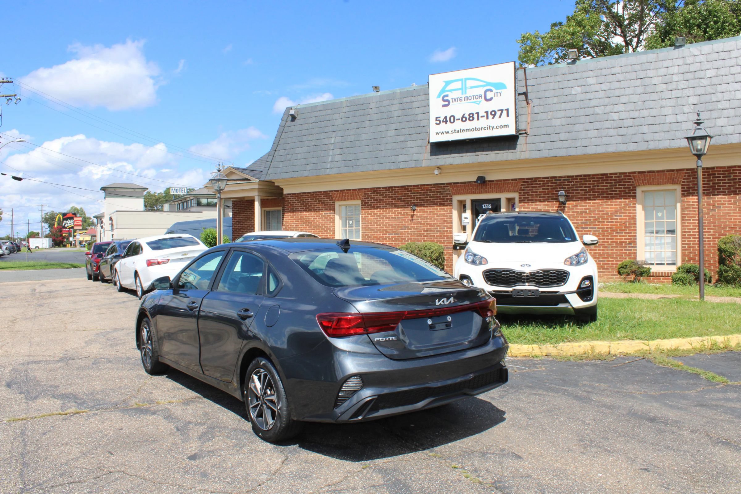 Used 2024 Kia Forte LXS FWD image 3