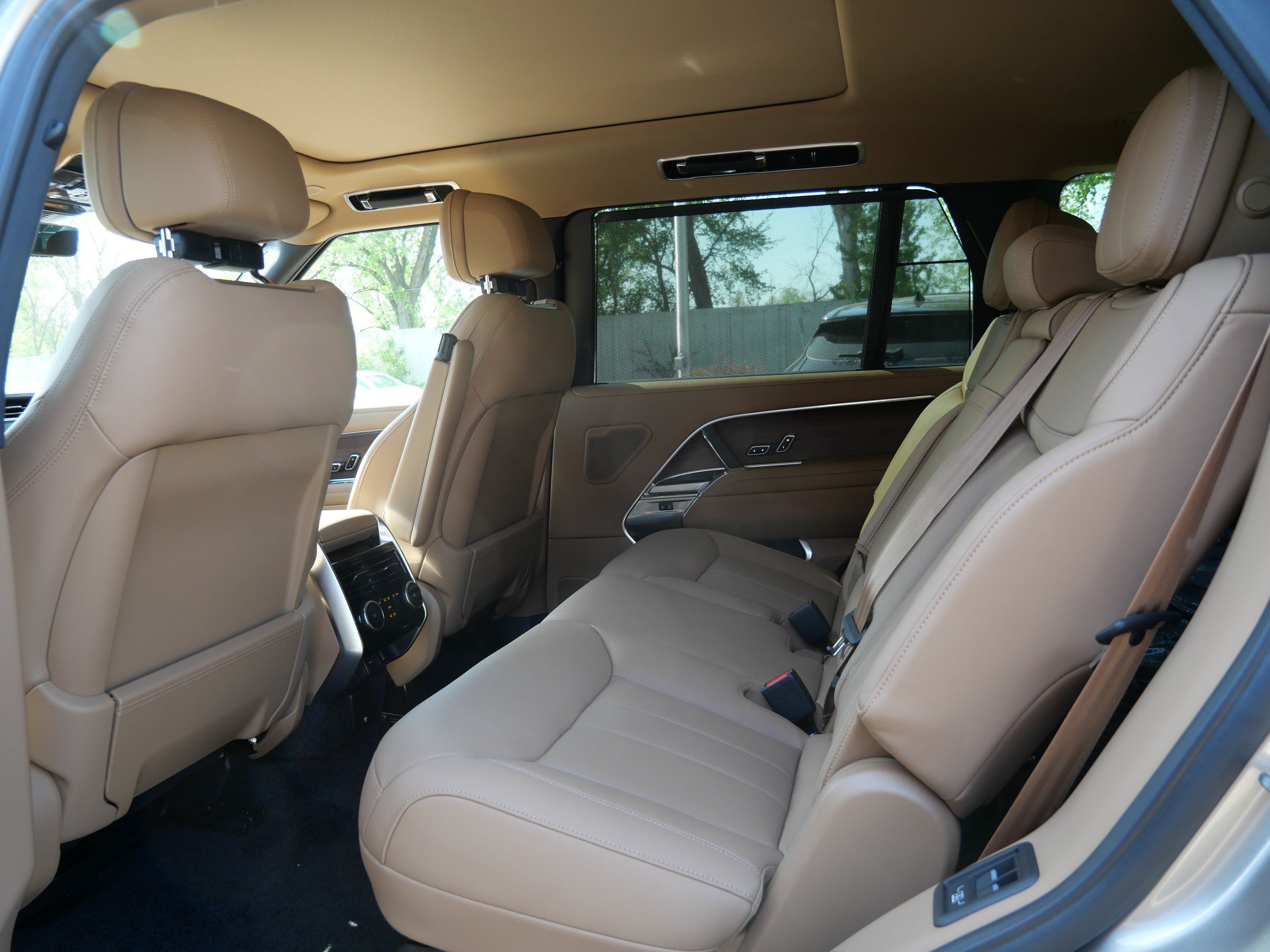 New 2026 Land Rover Range Rover Long Wheelbase SE AWD/4WD image 5