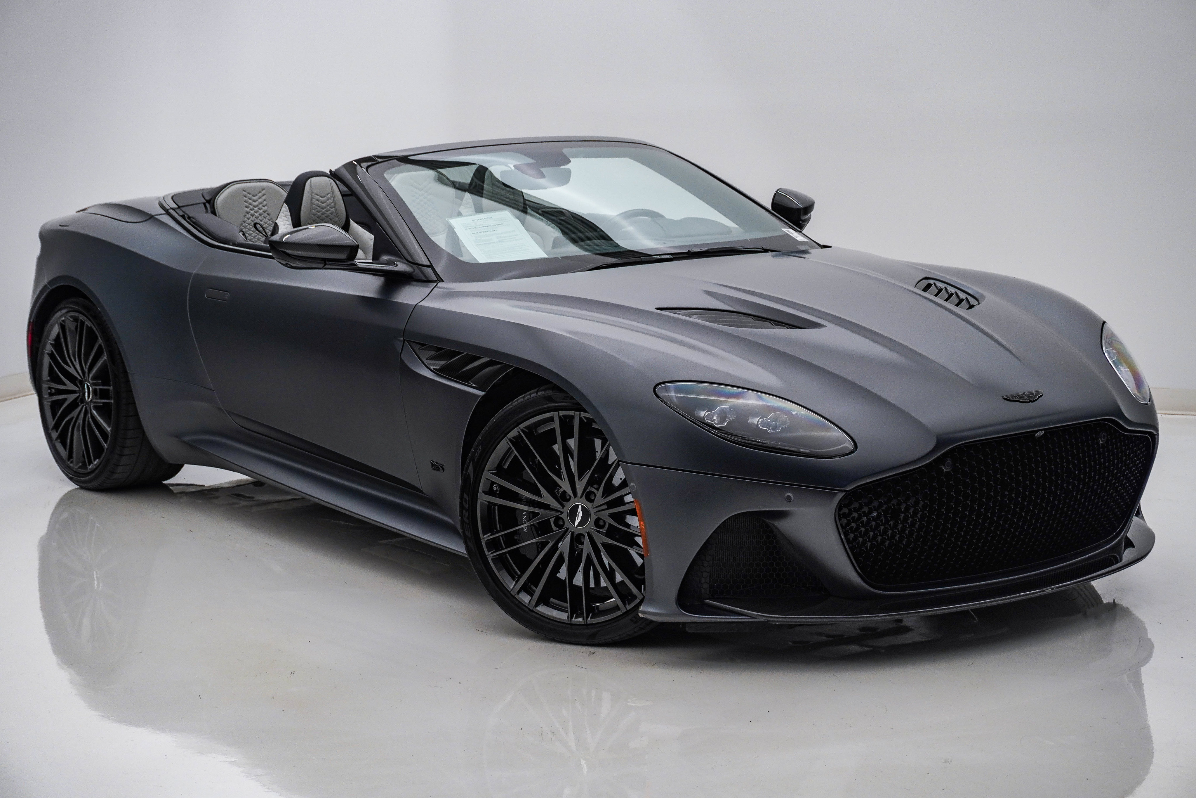 Used 2023 Aston Martin DBS Superleggera Volante RWD image 3