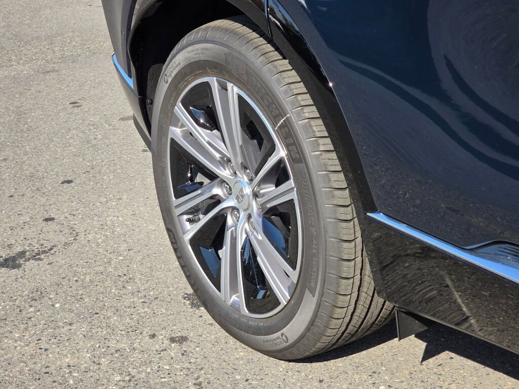 New 2026 Cadillac Lyriq Luxury image 14