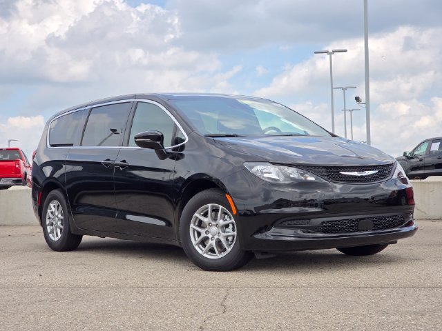 New 2027 Chrysler Pacifica LX FWD image 2