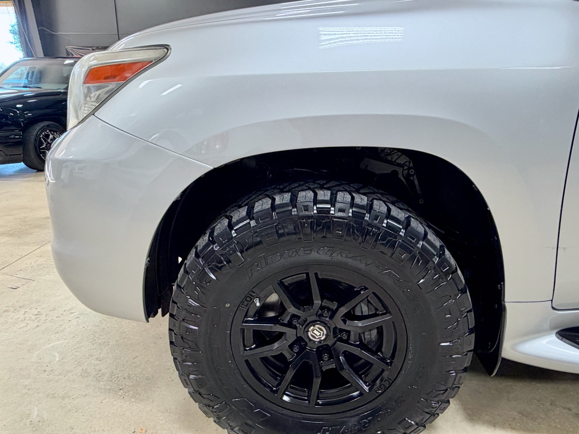 Used 2010 Lexus LX 570 4WD image 17