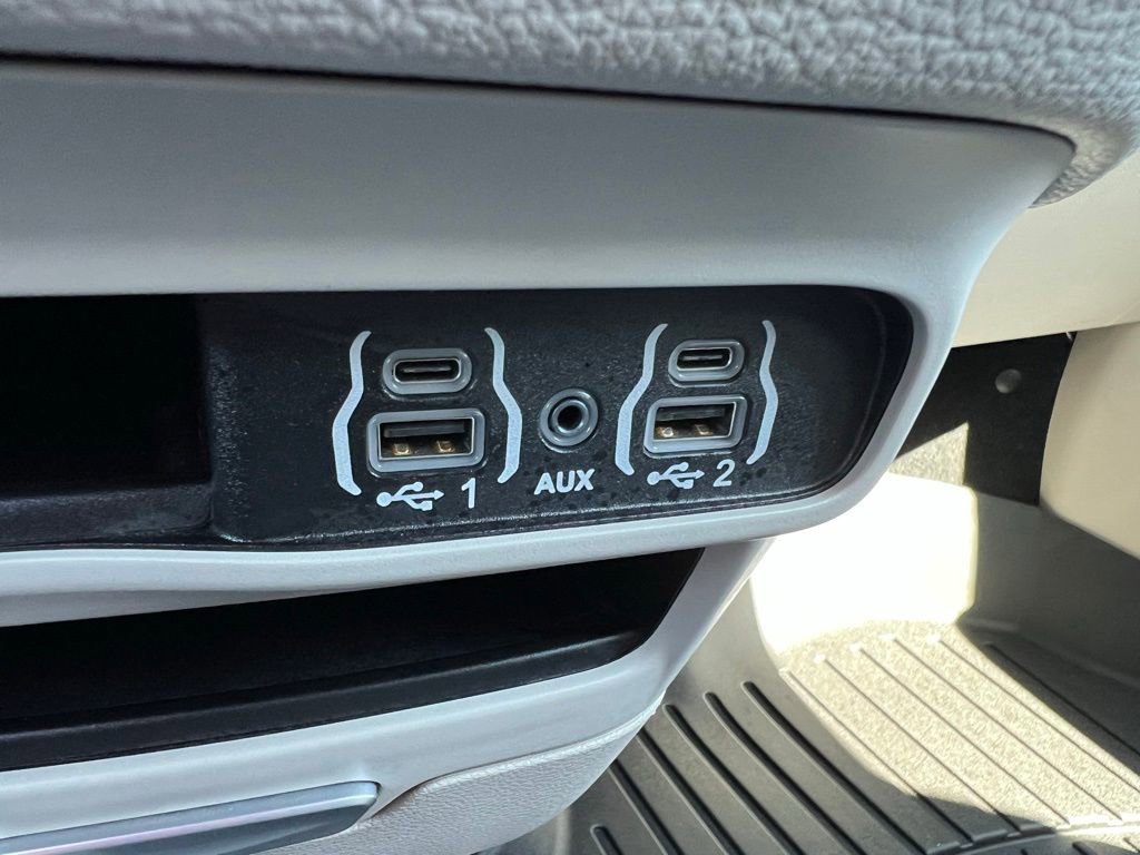 Used 2023 Chrysler Pacifica Touring-L FWD image 40