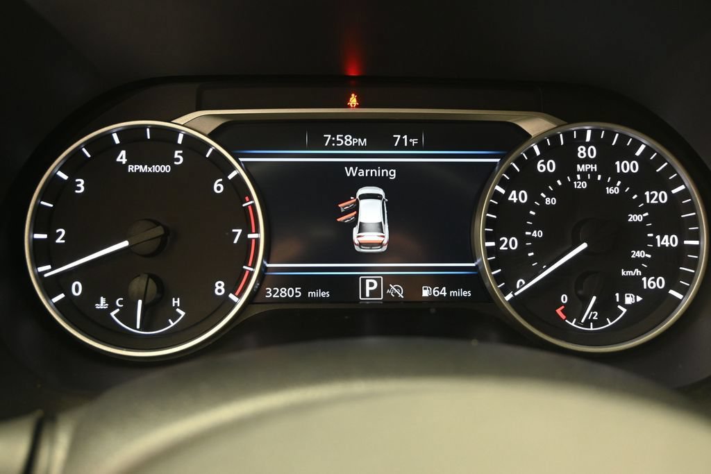 Used 2025 Nissan Sentra SR w/ SR Premium Package FWD image 23