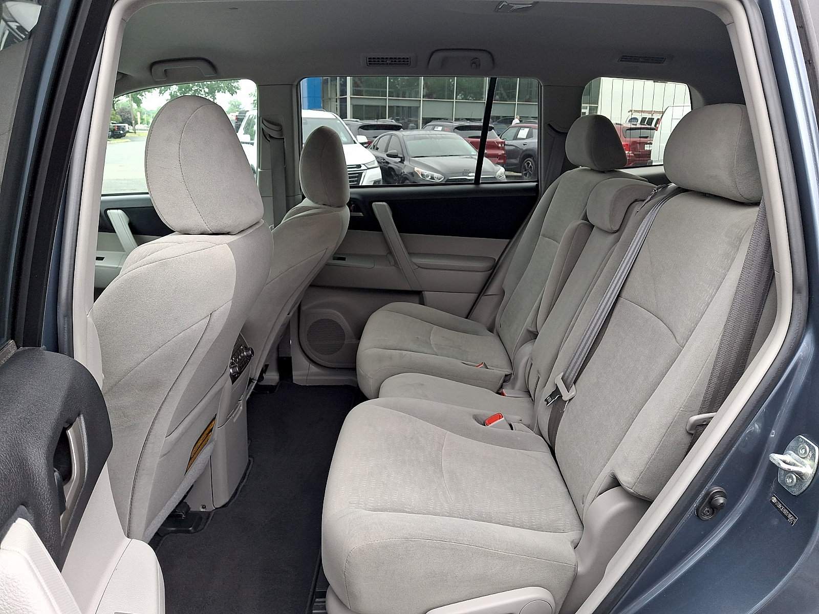 Used 2013 Toyota Highlander Plus AWD/4WD image 11