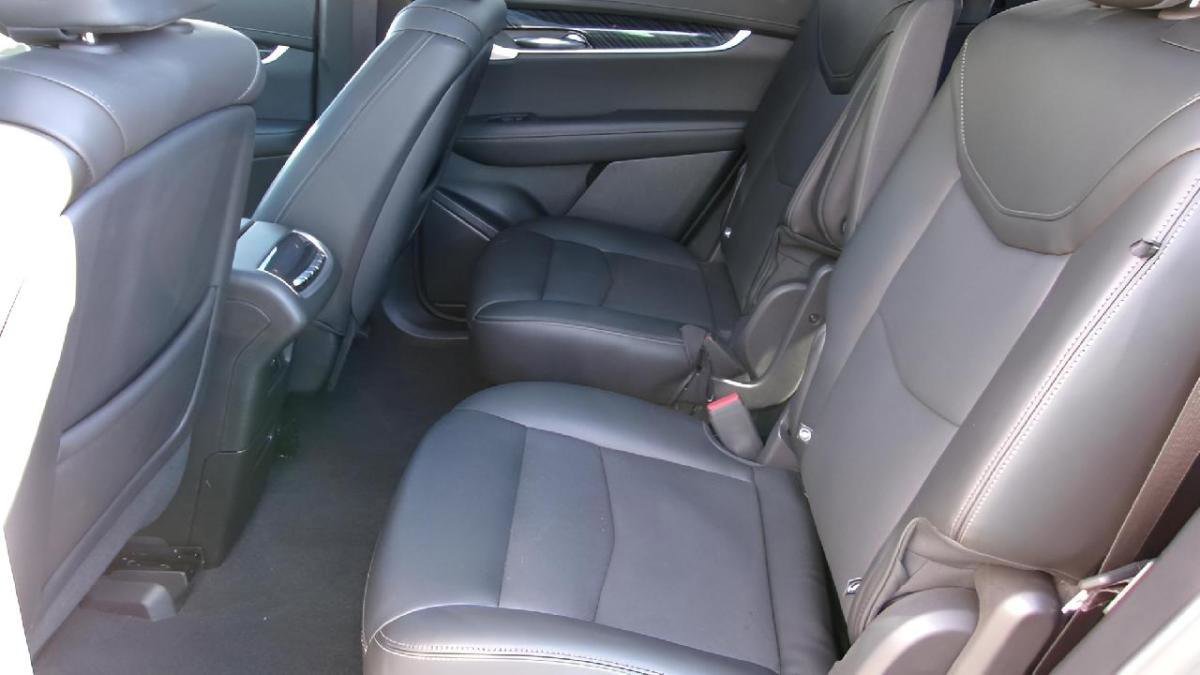 Used 2025 Cadillac XT6 Premium Luxury image 10