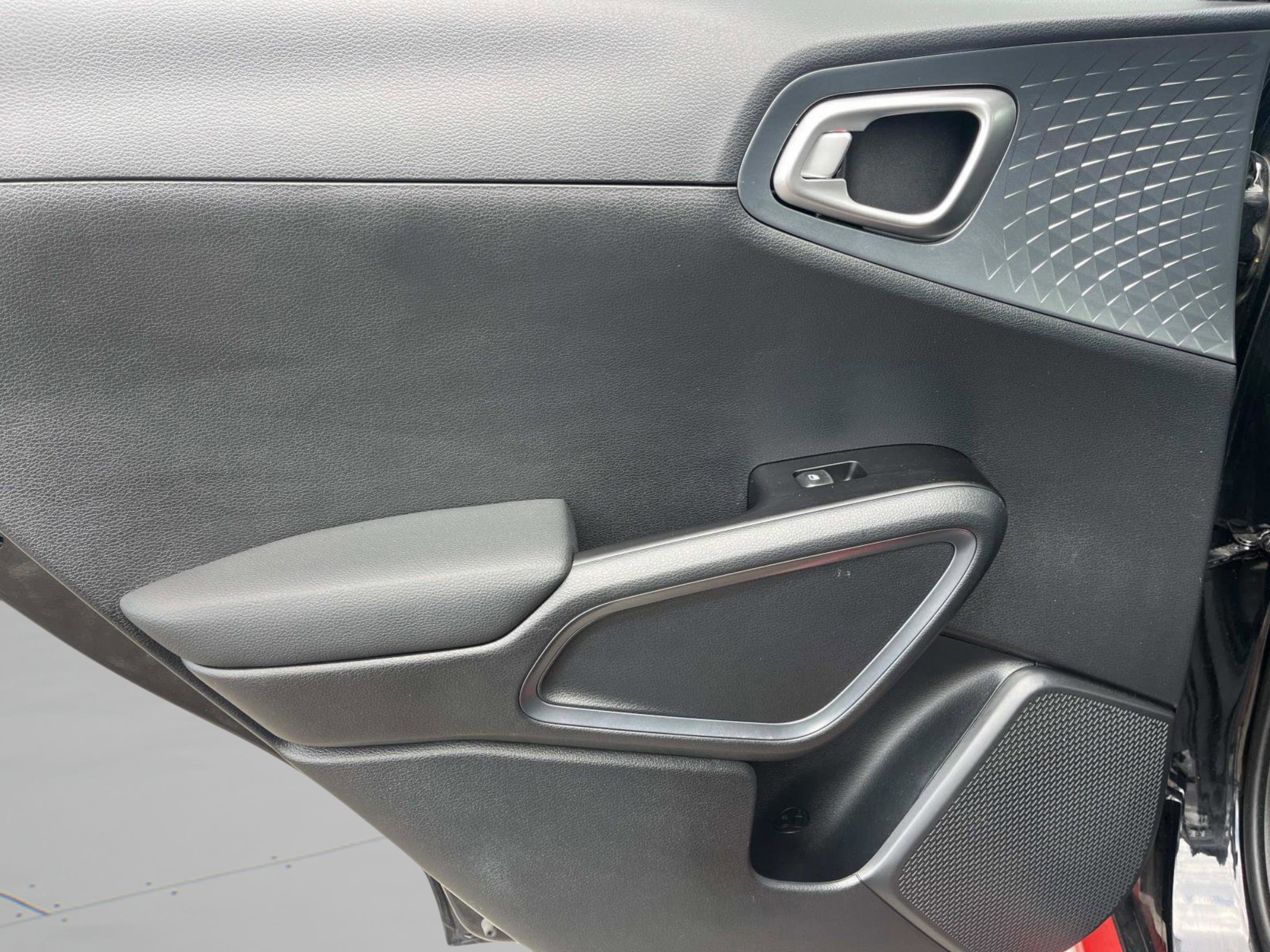 Used 2022 Kia Soul GT-Line FWD image 12