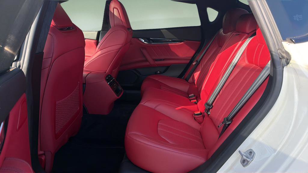 Used 2022 Maserati Quattroporte Modena Q4 image 23