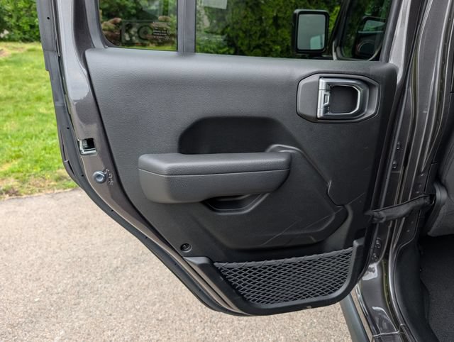 Used 2023 Jeep Wrangler Unlimited Rubicon w/ Cold Weather Group AWD/4WD image 34