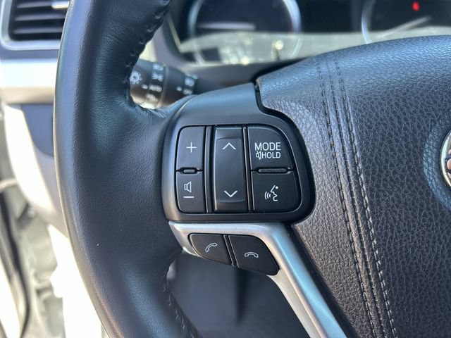 Used 2018 Toyota Highlander XLE w/ Carpet Mat Package (TMS) FWD image 23