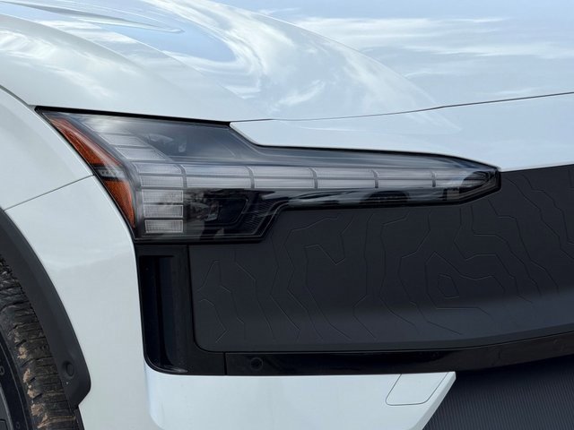 New 2026 Volvo EX30 Cross Country Ultra image 3